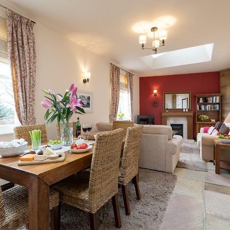 Mews Cottage Уитби Екстериор снимка